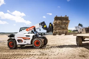 maszyna firmy bobcat w trakcie pracy