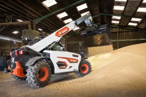 maszyna firmy bobcat w trakcie pracy