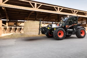 maszyna firmy bobcat w trakcie pracy